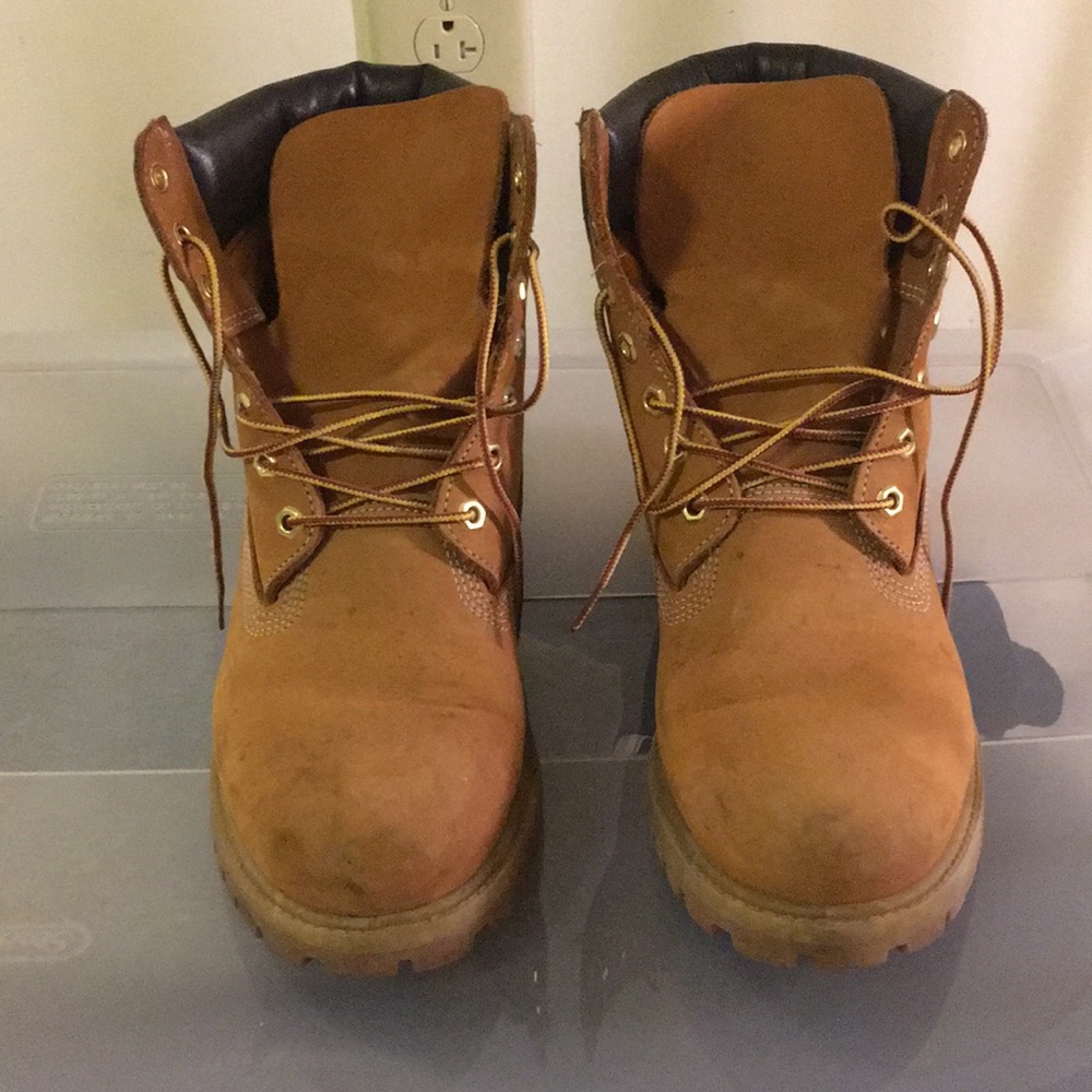 Mens size 10 Timberland boots (heavy use)